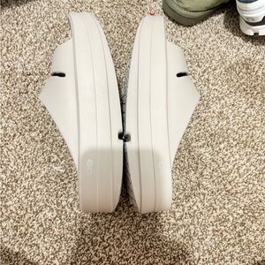 OOFOS Women's Cream Sandals platform